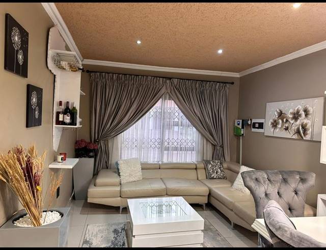 3 BEDROOM HOUSE FOR SALE IN THE ORCHARDS